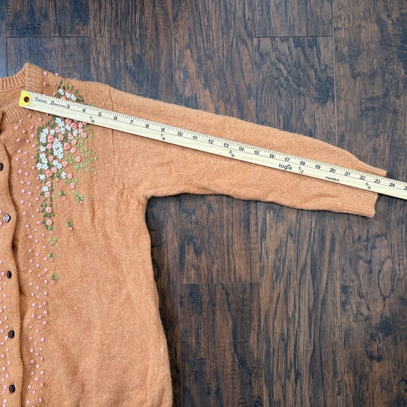 Vintage Weino Embroidered Flower Details Cardigan Sweater - Picture 11 of 13